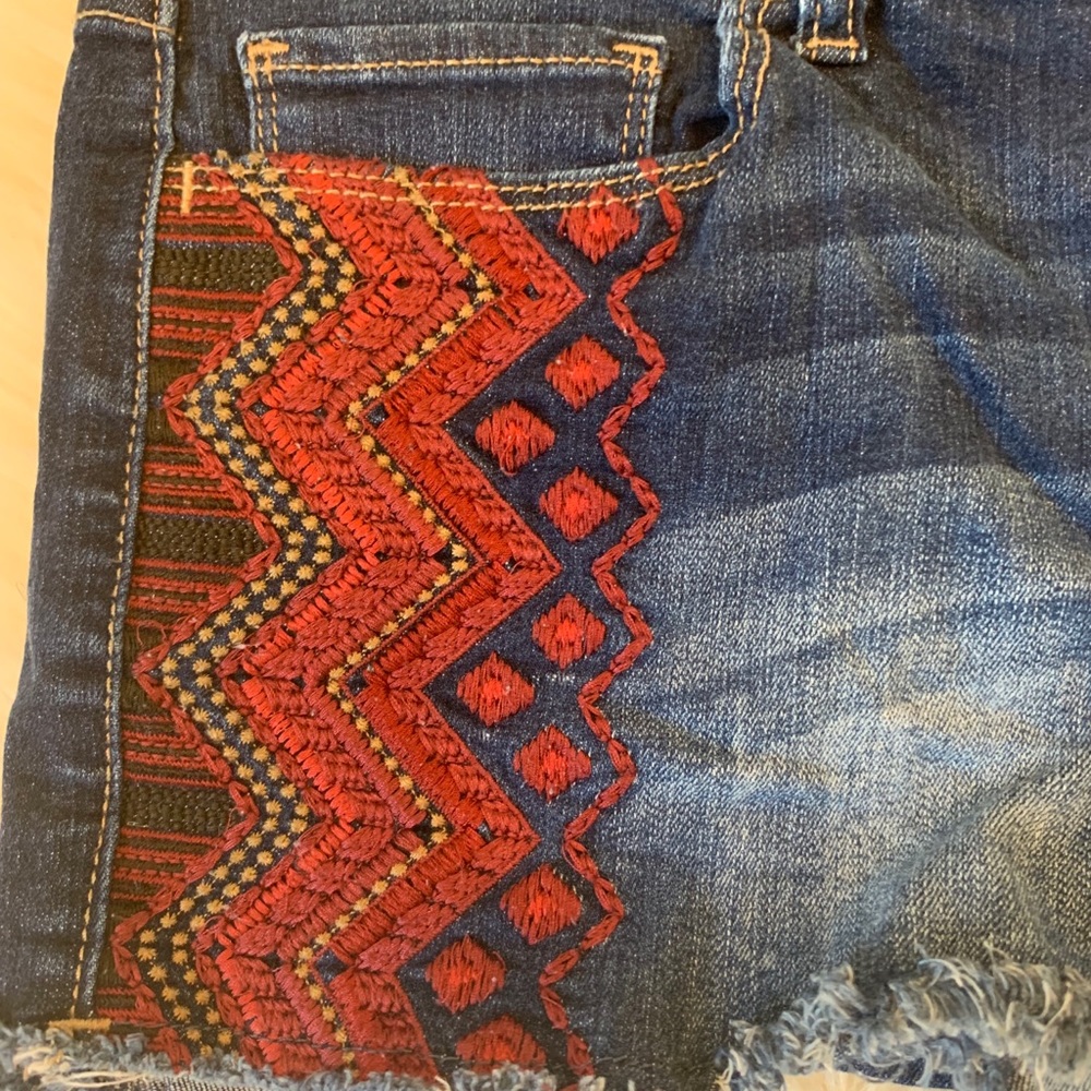 EXPRESS SHORTS - Picture 2 of 4